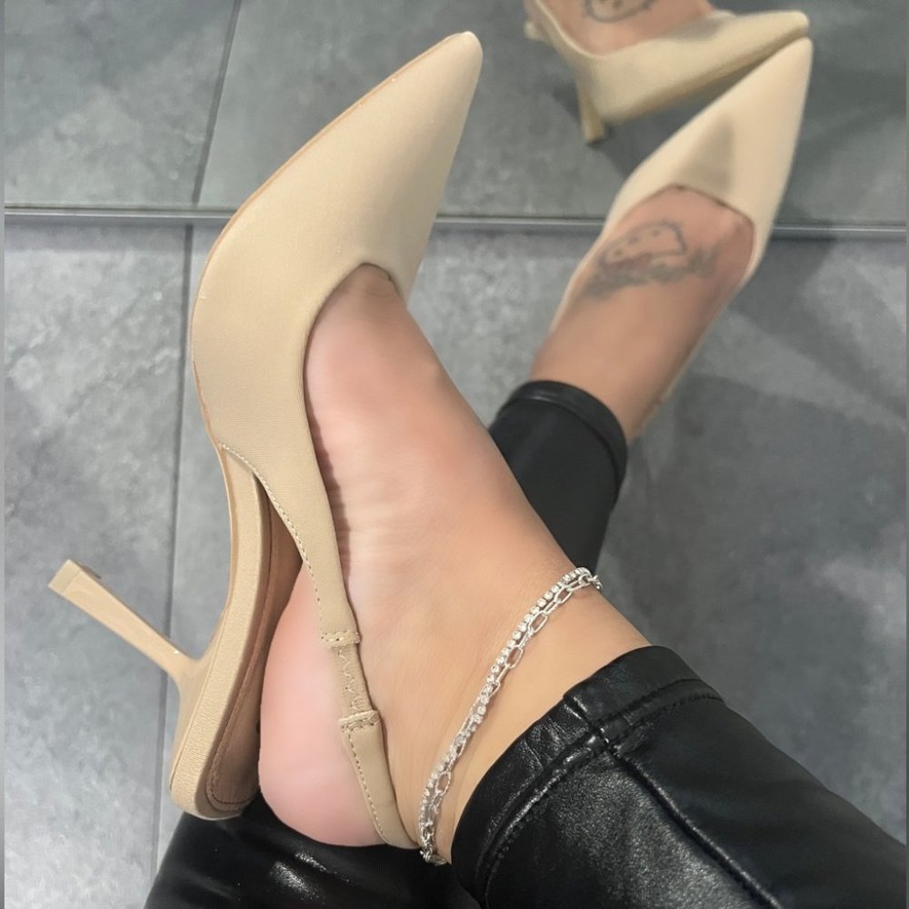 NWT!! Slingback Nude Lycra Mid Heel Pumps